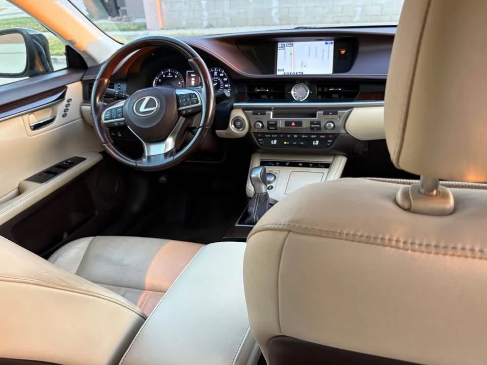 2016 Lexus ES 6th Gen - Image 14 of 17