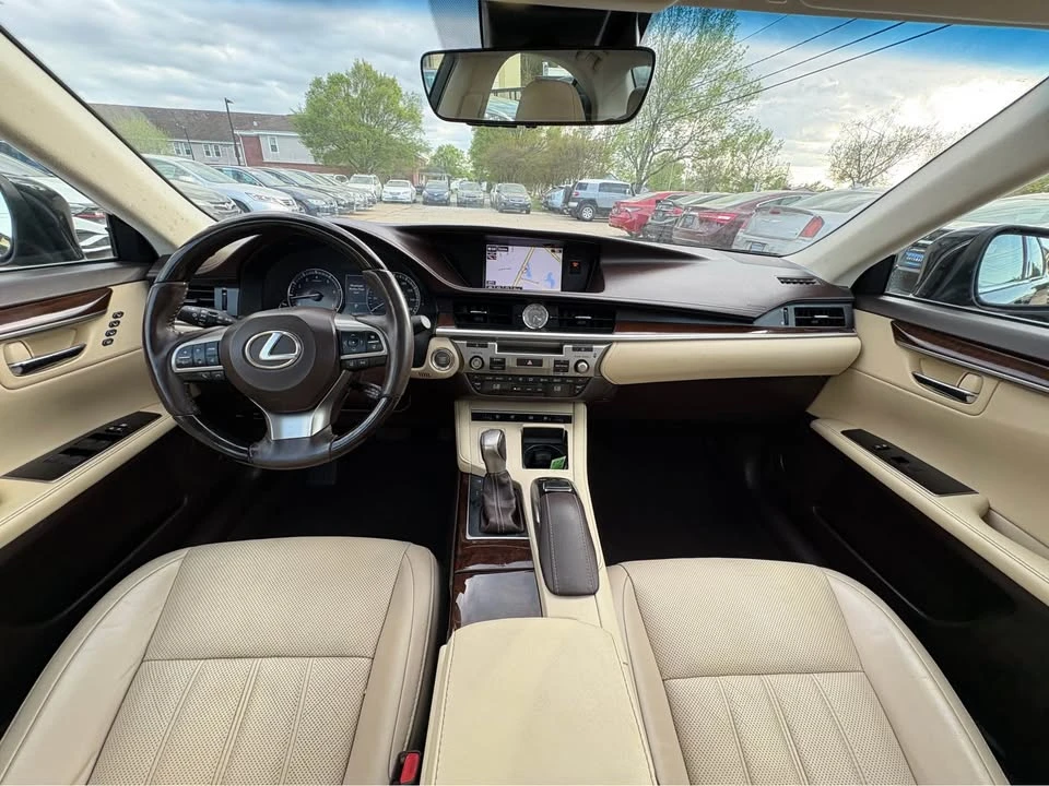 2016 Lexus ES 6th Gen - Image 15 of 20