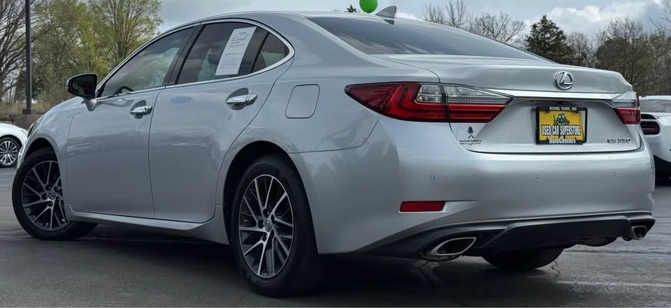 2016 Lexus ES 6th Gen - Image 3 of 10
