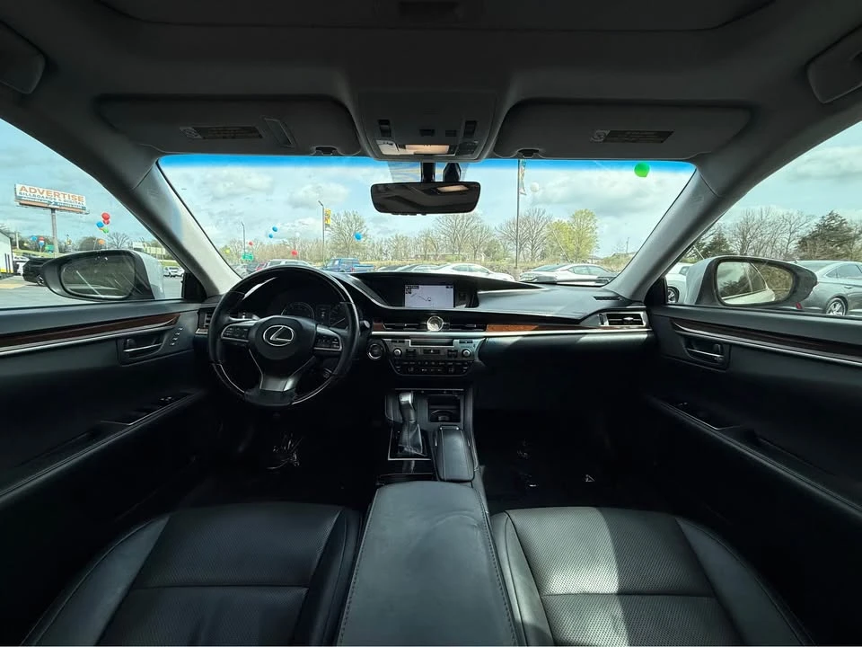 2016 Lexus ES 6th Gen - Image 8 of 10
