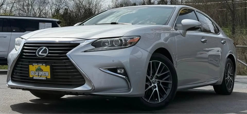 2016 Lexus ES 6th Gen - Image 2 of 10