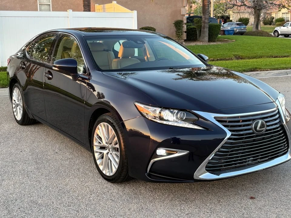 2016 Lexus ES 6th Gen - Image 8 of 17