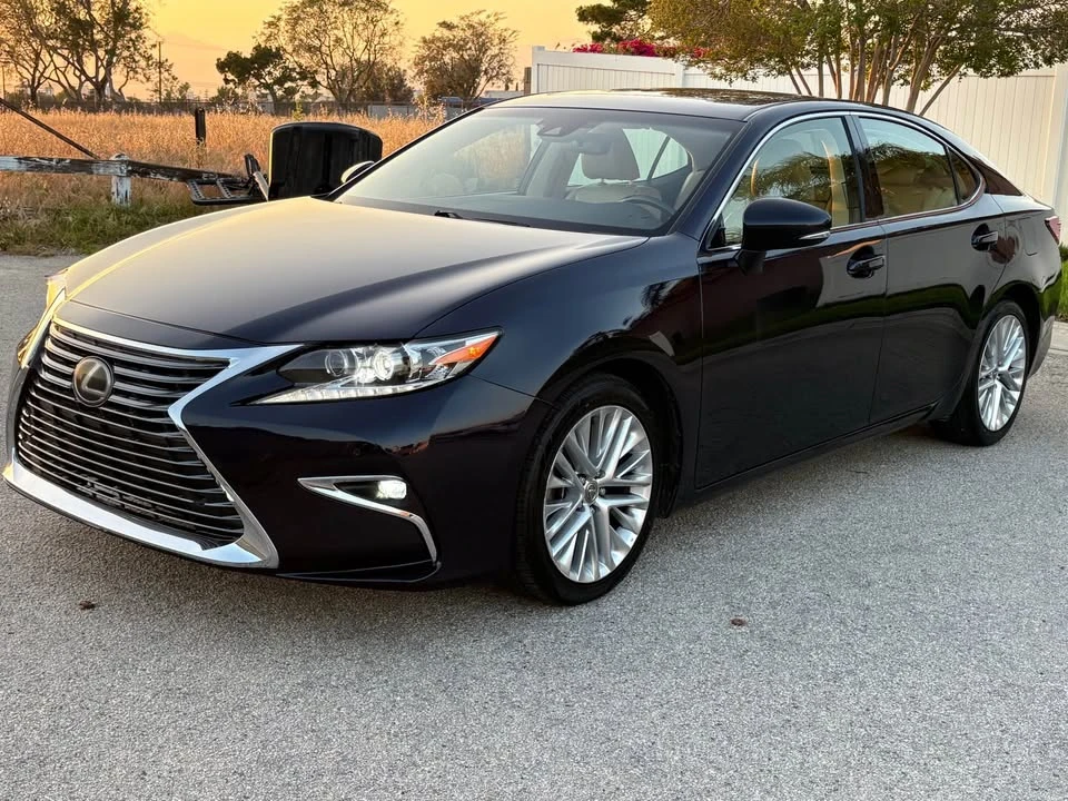 2016 Lexus ES 6th Gen - Image 6 of 17