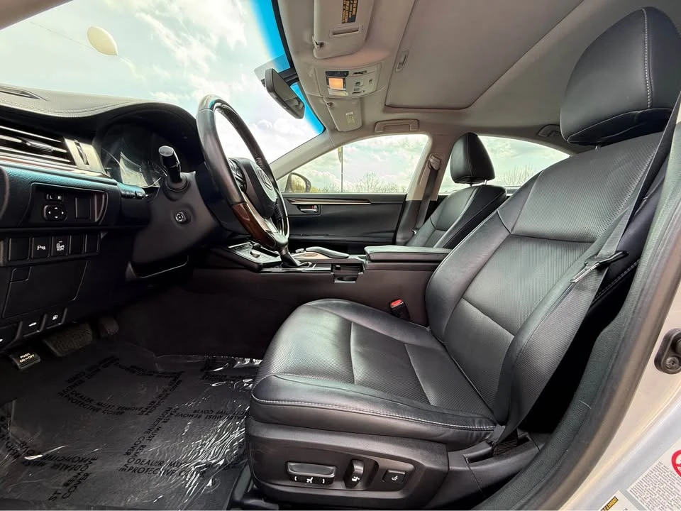 2016 Lexus ES 6th Gen - Image 5 of 10
