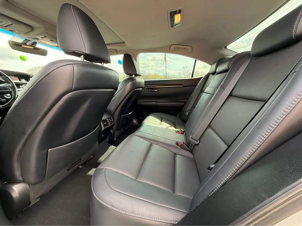 2016 Lexus ES 6th Gen - Image 7 of 10