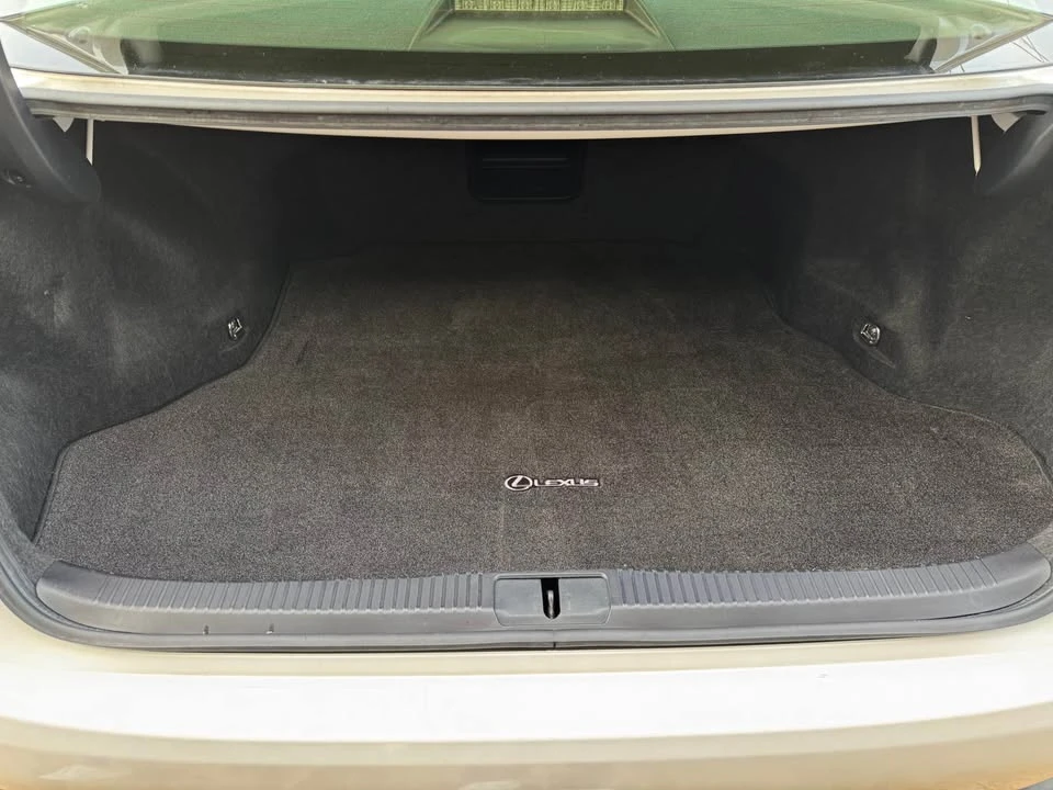 2016 Lexus ES 6th Gen - Image 15 of 19