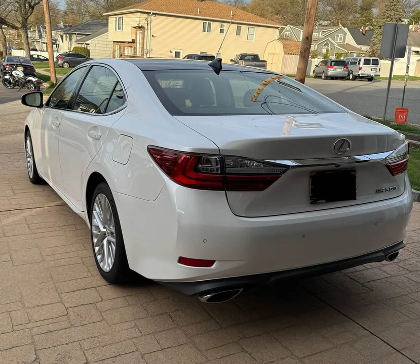 2016 Lexus ES 6th Gen - Image 7 of 19