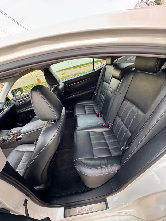 2016 Lexus ES 6th Gen - Image 11 of 19