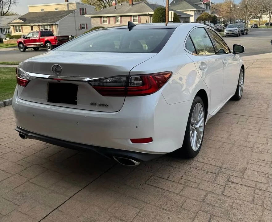 2016 Lexus ES 6th Gen - Image 6 of 19