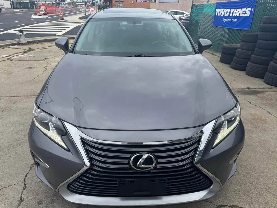 2016 Lexus ES 6th Gen - Image 3 of 10