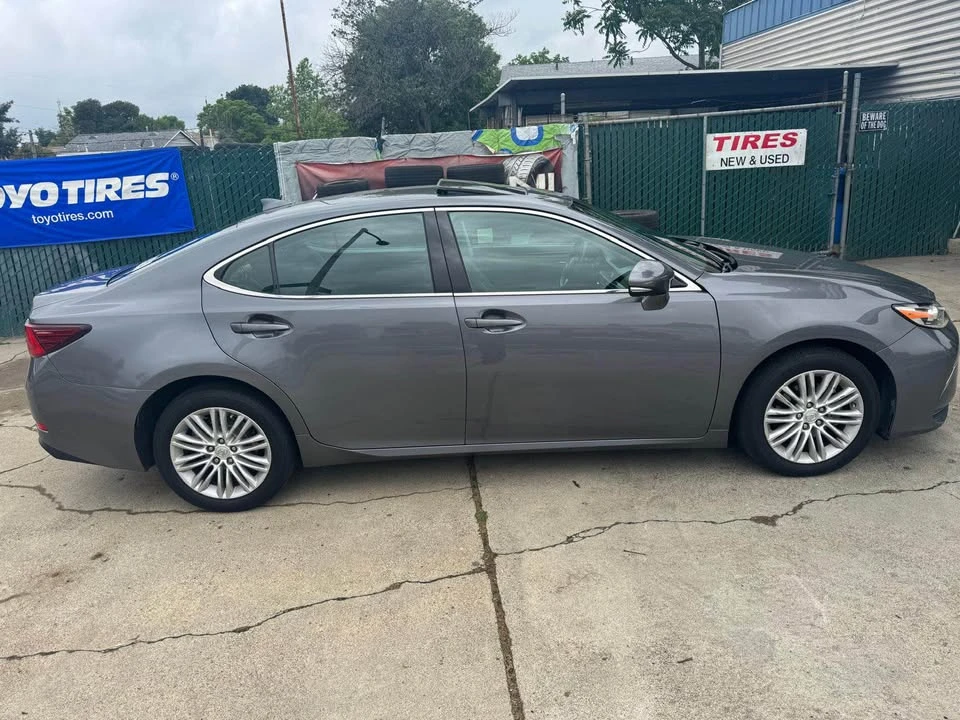 2016 Lexus ES 6th Gen - Image 4 of 10