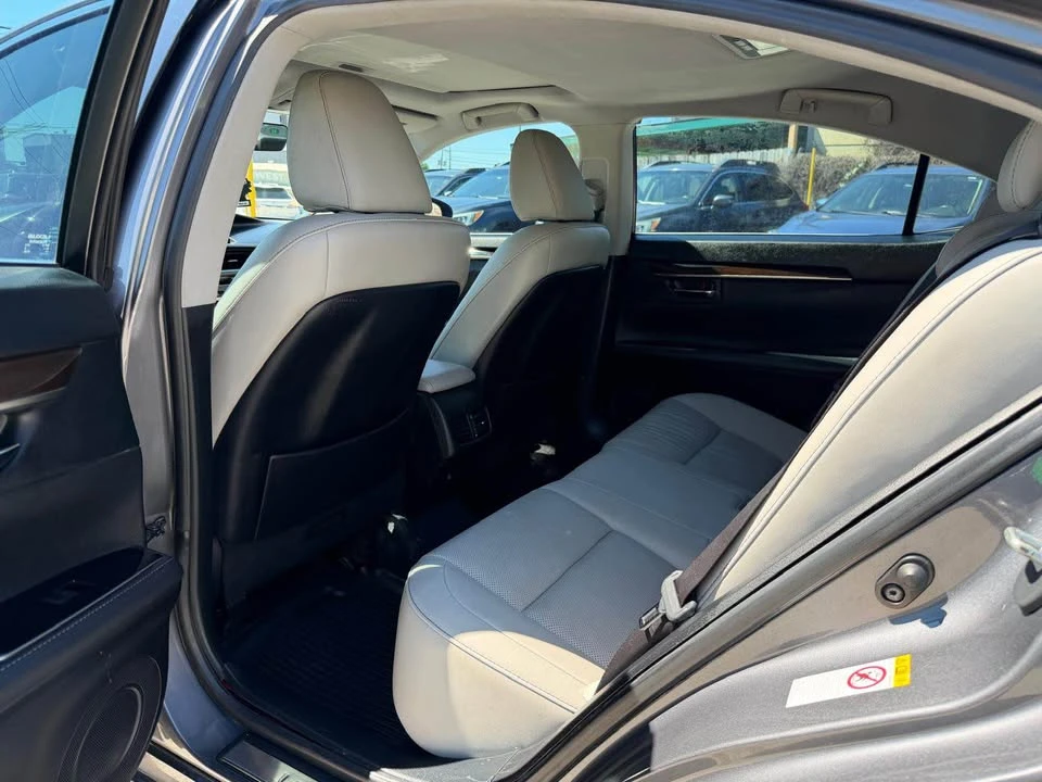 2016 Lexus ES 6th Gen - Image 12 of 16