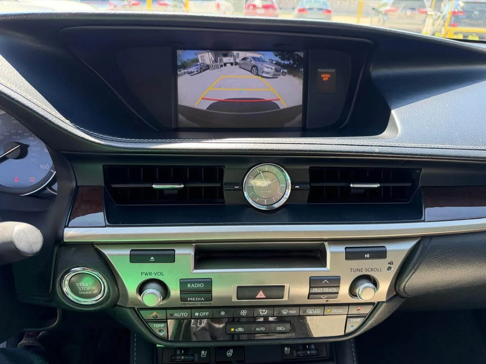 2016 Lexus ES 6th Gen - Image 14 of 16