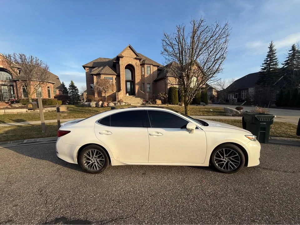 2016 Lexus ES 6th Gen - Image 2 of 10
