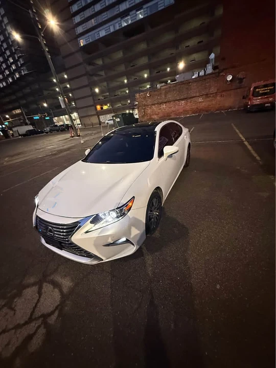 2016 Lexus ES 6th Gen - Image 5 of 10