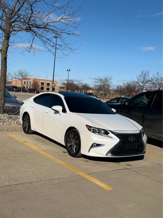 2016 Lexus ES 6th Gen - Image 3 of 10