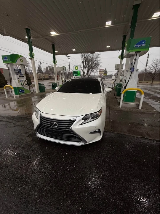 2016 Lexus ES 6th Gen - Image 4 of 10