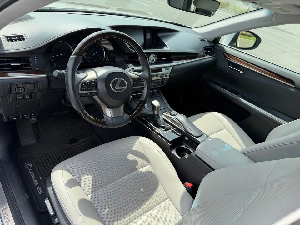 2016 Lexus ES 6th Gen - Image 10 of 20