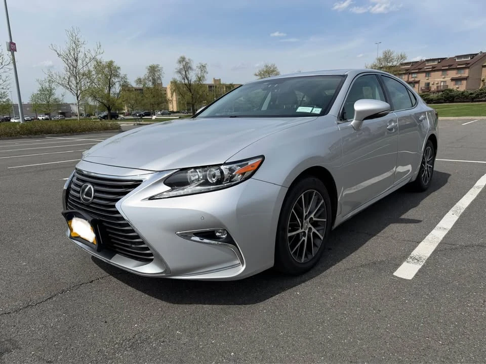 2016 Lexus ES 6th Gen - Image 2 of 20