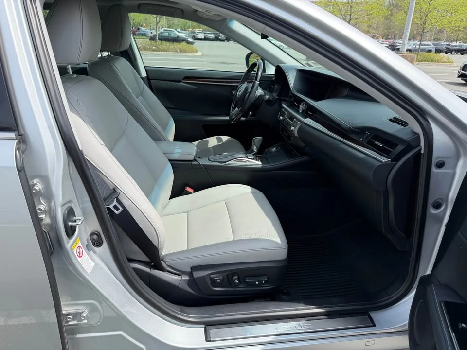 2016 Lexus ES 6th Gen - Image 13 of 20