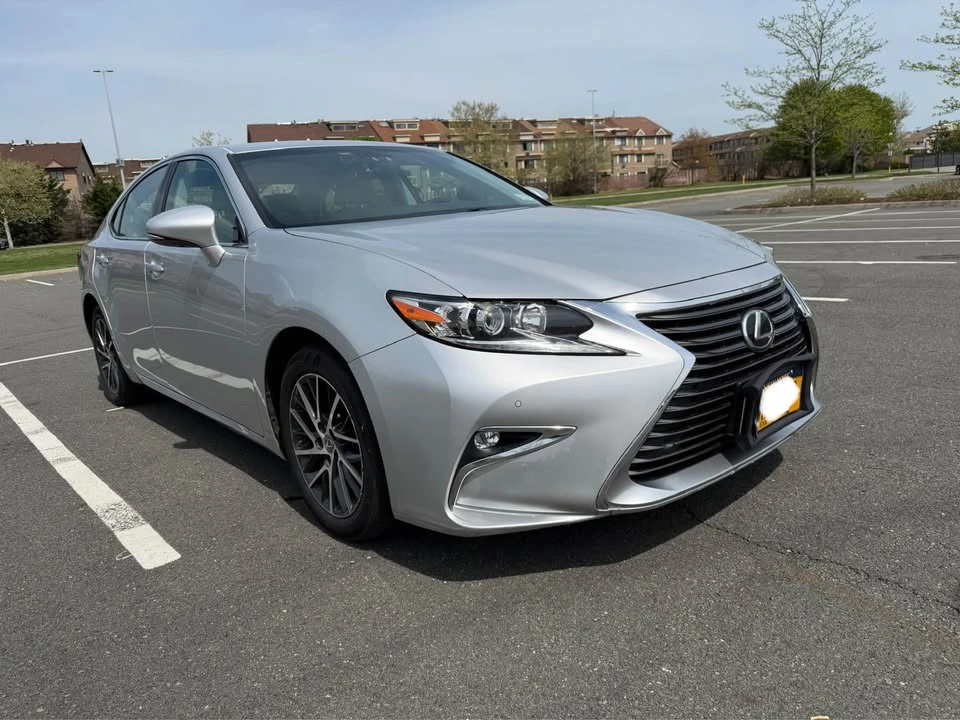 2016 Lexus ES 6th Gen - Image 8 of 20
