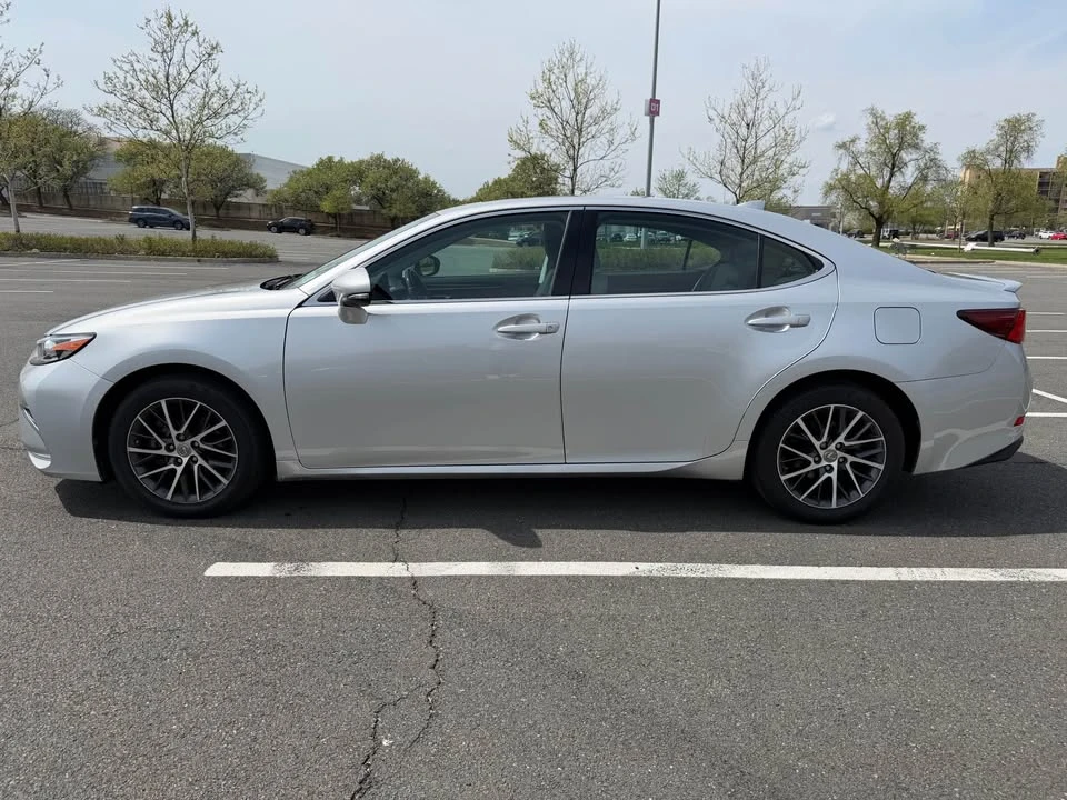 2016 Lexus ES 6th Gen - Image 3 of 20