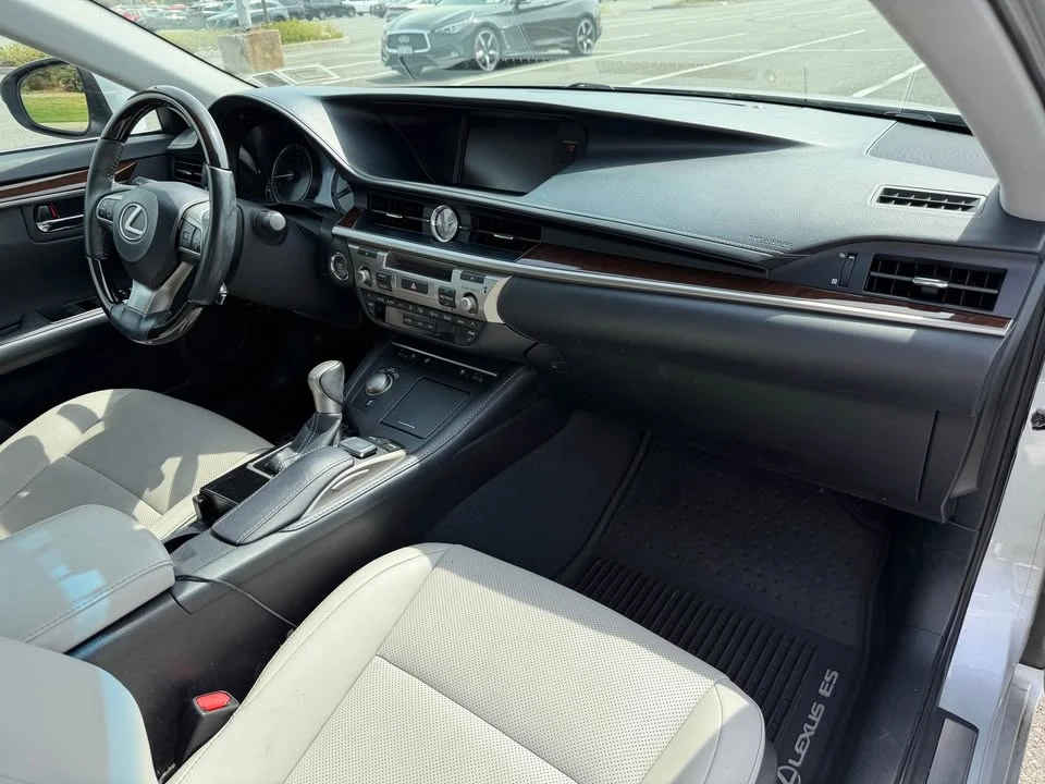2016 Lexus ES 6th Gen - Image 14 of 20