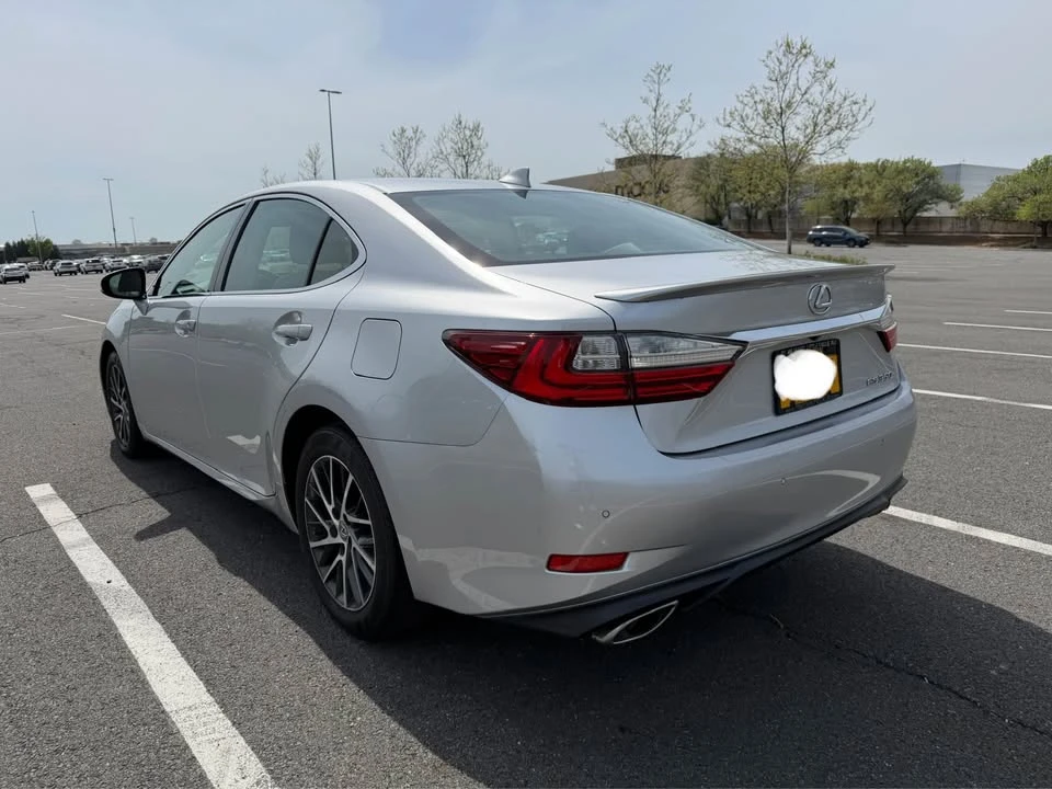 2016 Lexus ES 6th Gen - Image 4 of 20