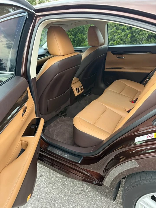 2016 Lexus ES 6th Gen - Image 9 of 11