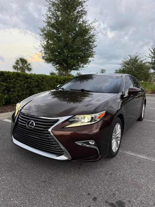 2016 Lexus ES 6th Gen - Image 2 of 11