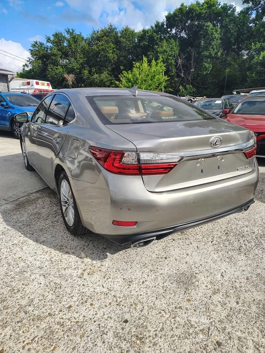 2016 Lexus ES 6th Gen - Image 4 of 11