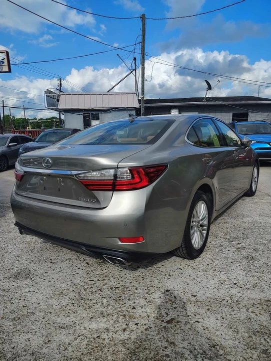 2016 Lexus ES 6th Gen - Image 5 of 11