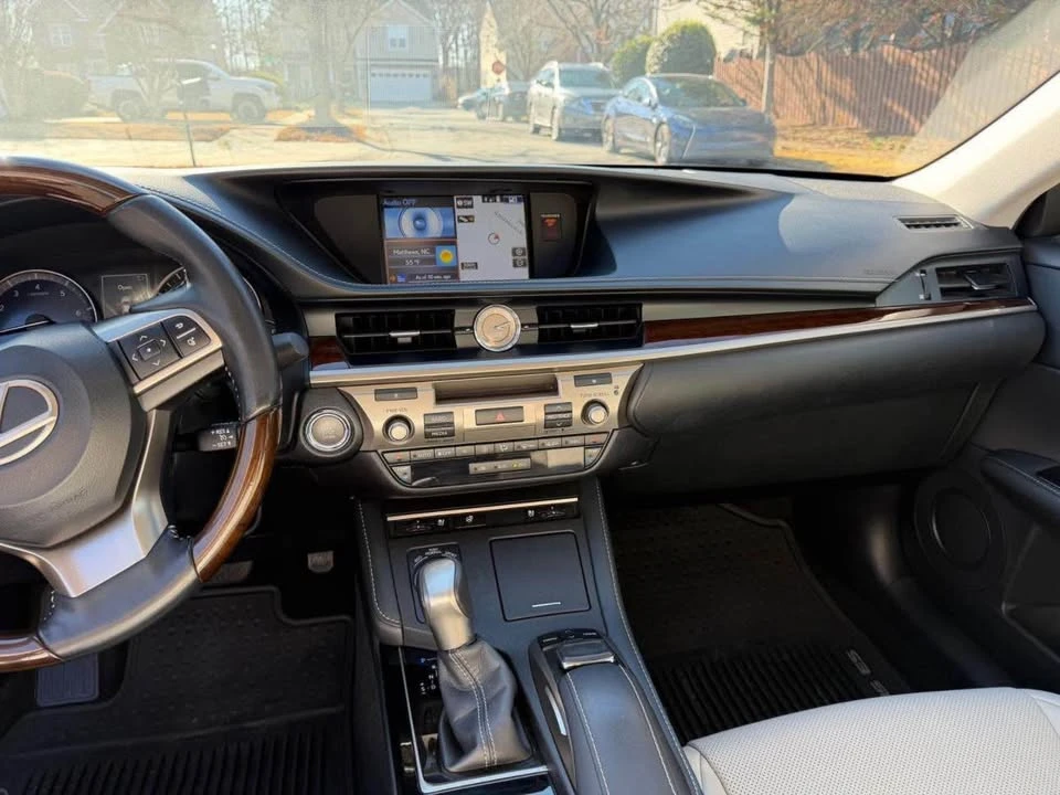 2016 Lexus ES 6th Gen - Image 9 of 10