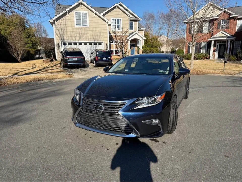2016 Lexus ES 6th Gen - Image 6 of 9