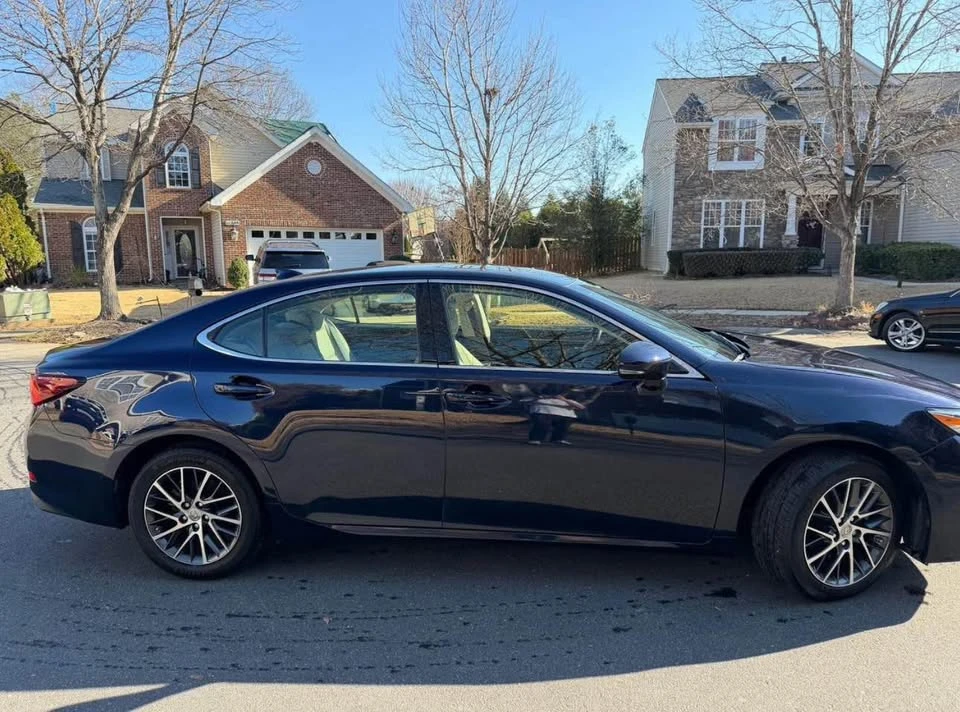 2016 Lexus ES 6th Gen - Image 4 of 9