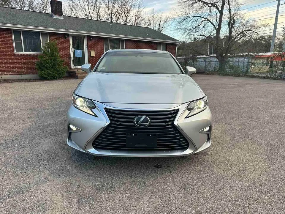 2016 Lexus ES 6th Gen - Image 7 of 20