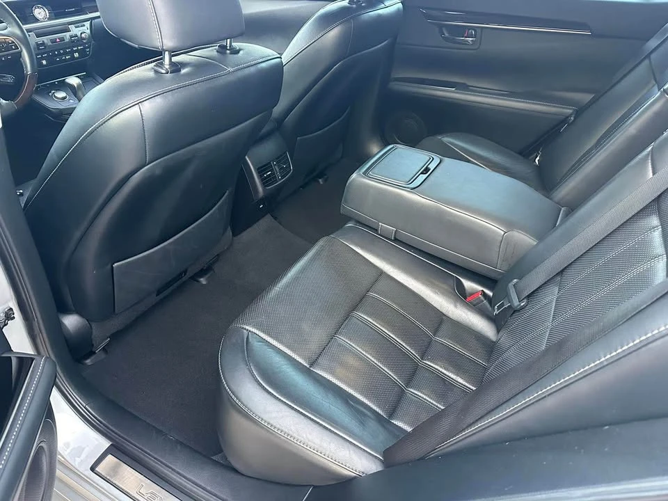 2016 Lexus ES 6th Gen - Image 18 of 20