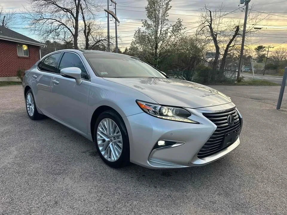 2016 Lexus ES 6th Gen - Image 2 of 20