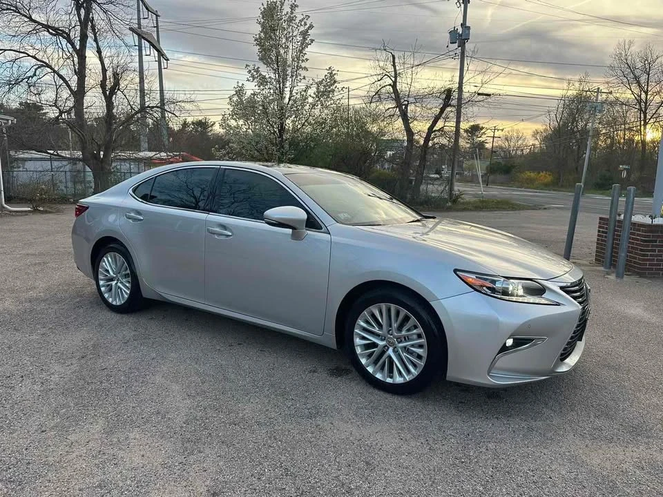 2016 Lexus ES 6th Gen - Image 5 of 20
