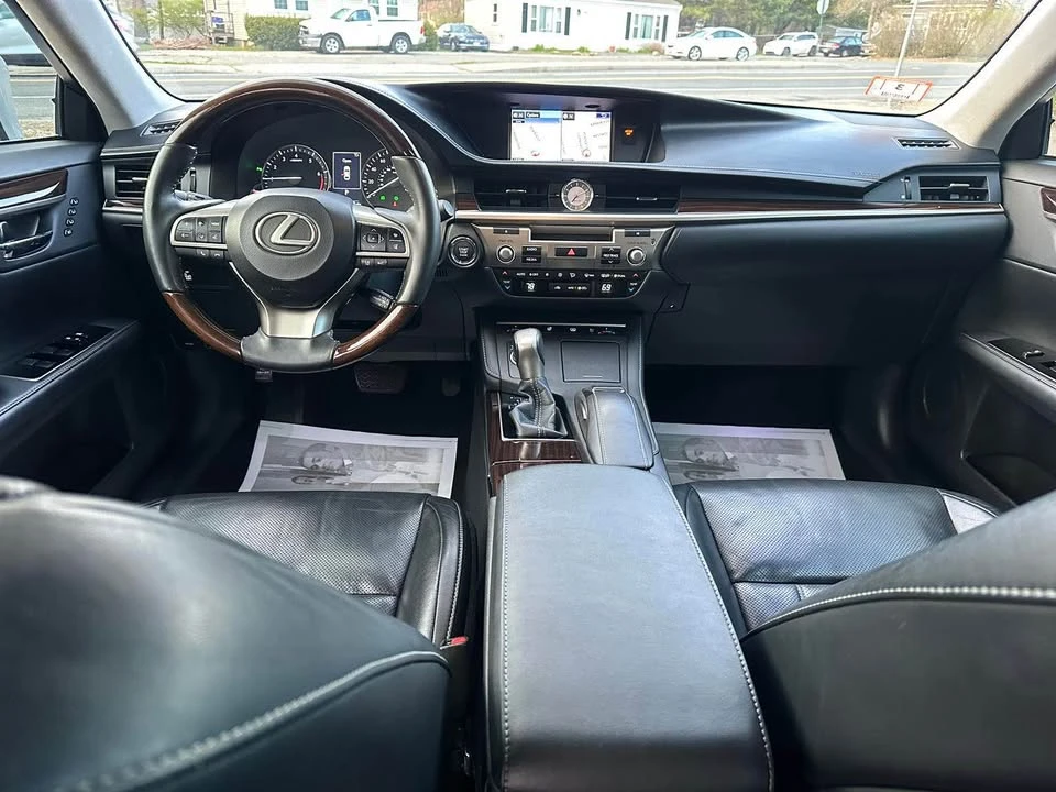 2016 Lexus ES 6th Gen - Image 11 of 20