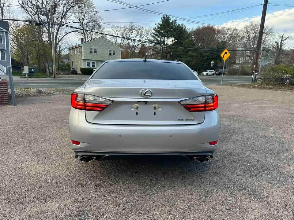 2016 Lexus ES 6th Gen - Image 19 of 20