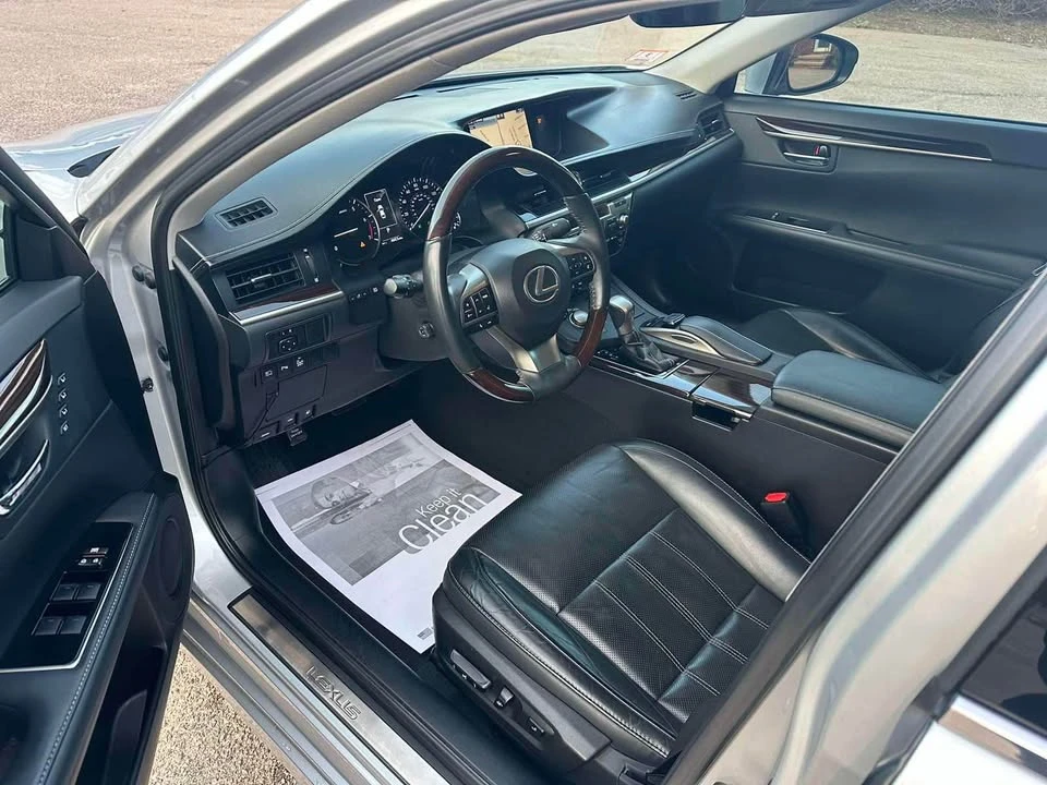 2016 Lexus ES 6th Gen - Image 14 of 20