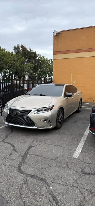 2016 Lexus ES 6th Gen - Image 2 of 12