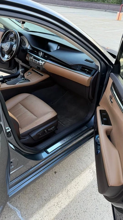 2016 Lexus ES 6th Gen - Image 12 of 18