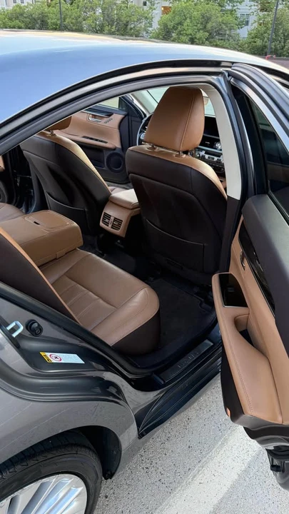 2016 Lexus ES 6th Gen - Image 15 of 18