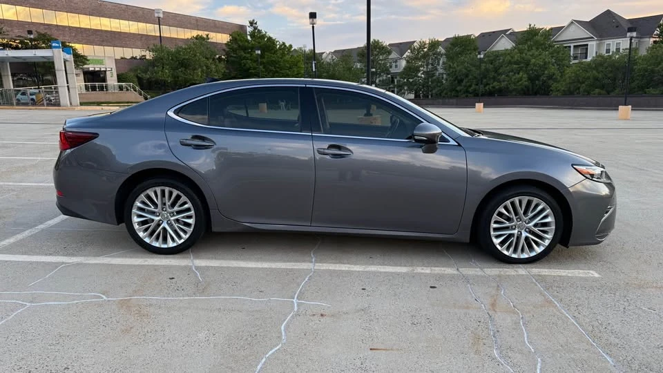 2016 Lexus ES 6th Gen - Image 5 of 18