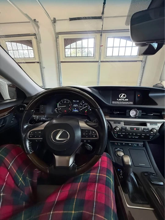 2016 Lexus ES 6th Gen - Image 4 of 6