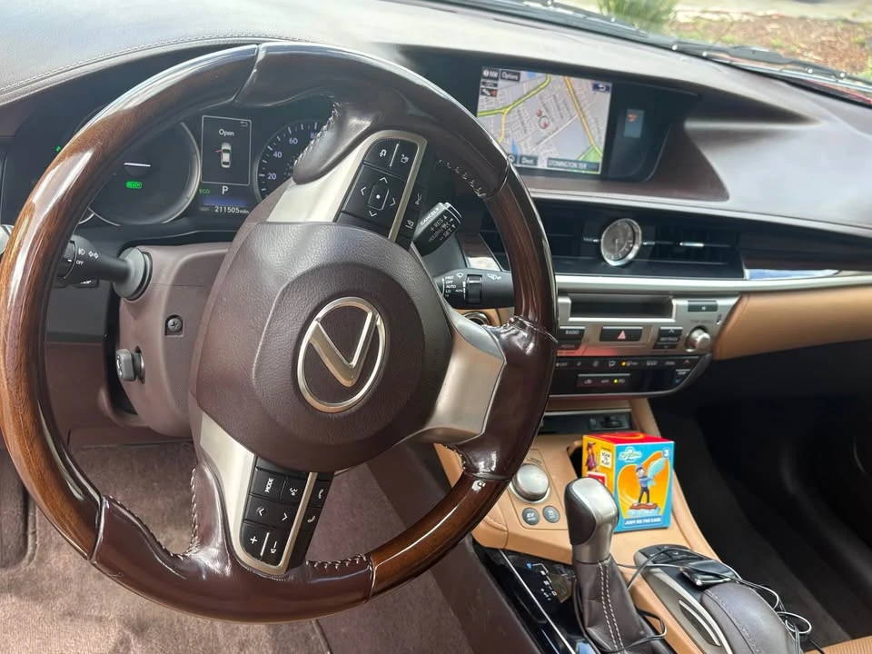 2016 Lexus ES 6th Gen - Image 6 of 12