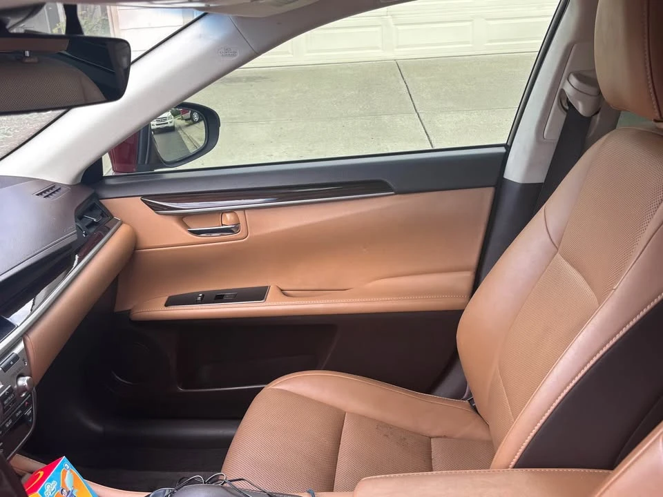 2016 Lexus ES 6th Gen - Image 9 of 12