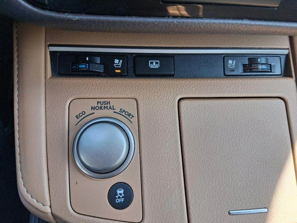 2016 Lexus ES 6th Gen - Image 8 of 12